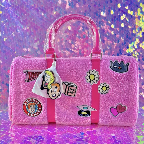Everything’s Archie Fuzzy Bubble Gum pink Weekender - Picture 1 of 8